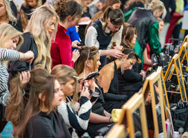 Studenten Haarverzorging ROC Twente strijden tegen elkaar tijdens Hair Awards