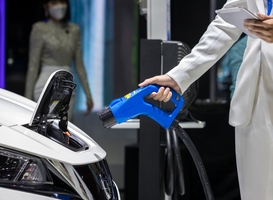 Studenten TU Delft mogen met waterstofauto de openbare weg op