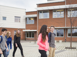 Leerling krijgt 1 voor werkstuk vanwege plagiaat, maar stapt naar de rechter
