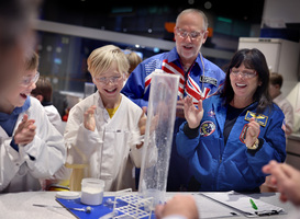 Leerlingen ontmoeten astronauten in NEMO Science Museum