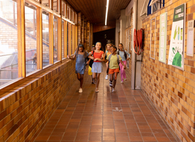 Jongens blijven in het onderwijs op Curaçao achter op de meiden