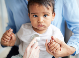 Kinkhoestvaccinatie voor medewerker kinderopvang om baby te beschermen