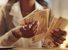 Campagne helpt jongeren naar professionele hulp bij geldzorgen