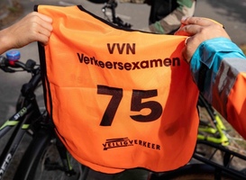 Tijdens verkeersexamen in Utrecht test VVN speciale fiets-airbag voor kinderen