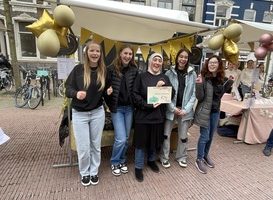 Scholieren verkopen succesvol eigen producten op markt Westerhaven